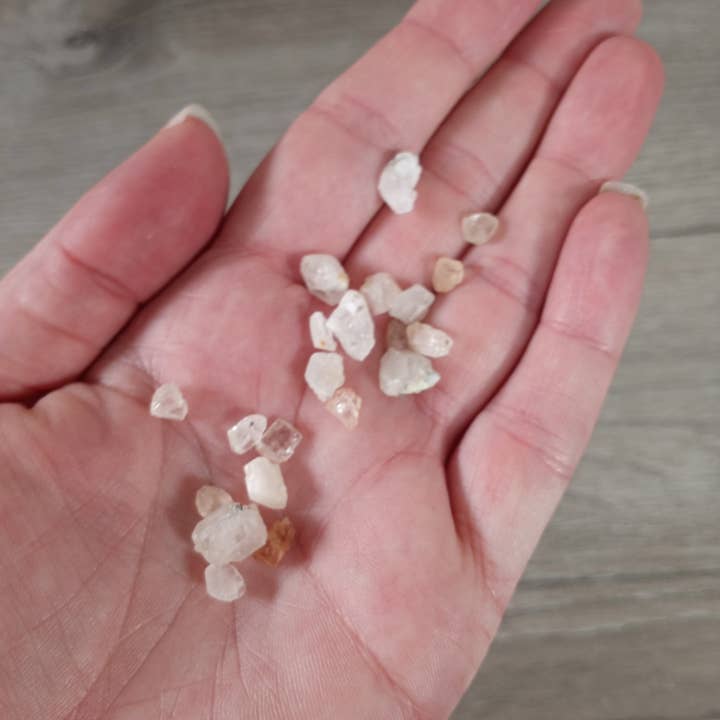 Keystone Crystals - Vente Pierre et cristal de spiritualité - Petits morceaux bruts de phénakite en lots de 5 grammes1