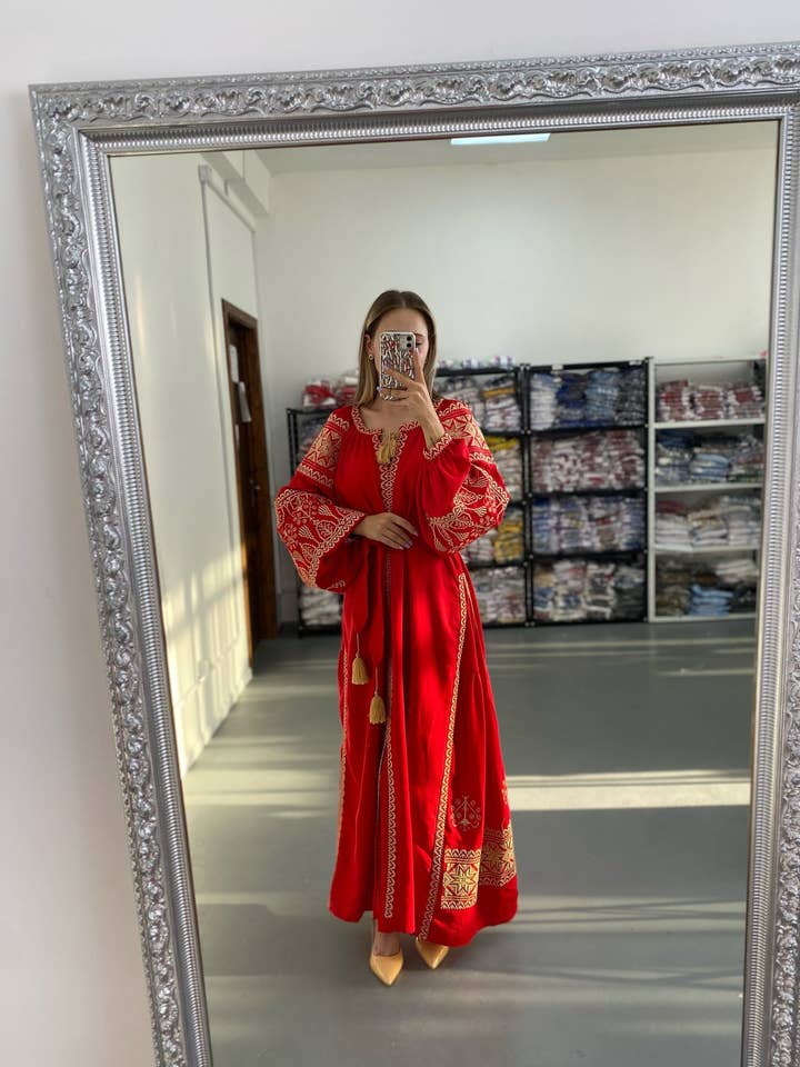 Broderet Boho Kjole Røde Bjerge for engroshandel hos Folkmoda