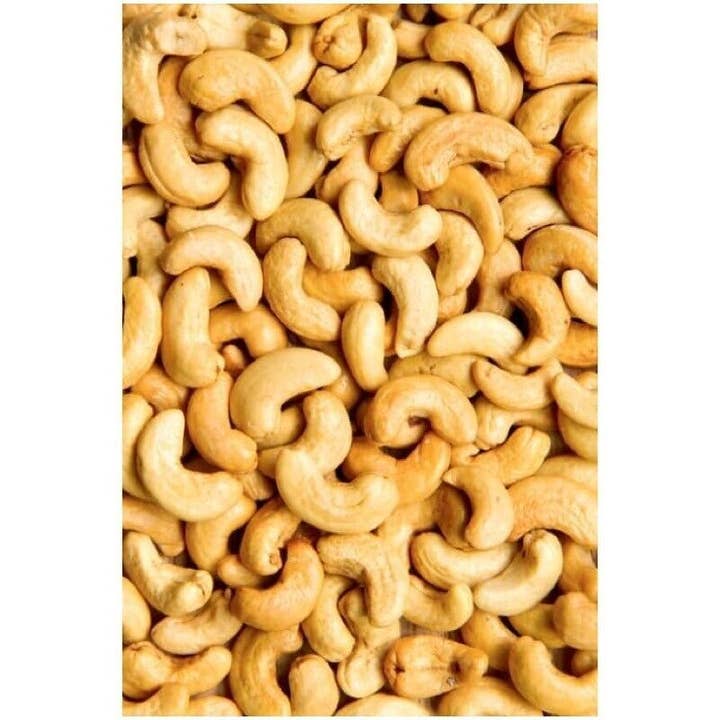 Whole shelled cashews W320 organic 2.5kg for wholesale by Be Aware
