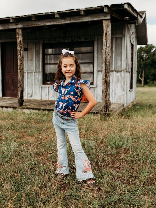 Jean évasé en denim à fleurs, Enfants, Taille 6-7 pour la vente par Shea Baby