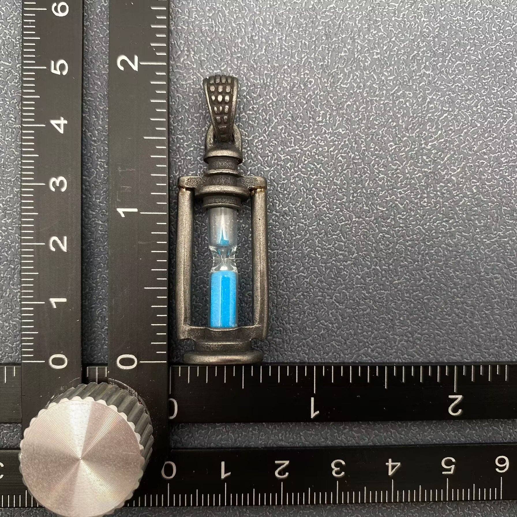 Mio Queena - Wholesale Craft Supplies - MJ/MNP - Kerosene Lamp Hourglass Stainless Steel Pendant2