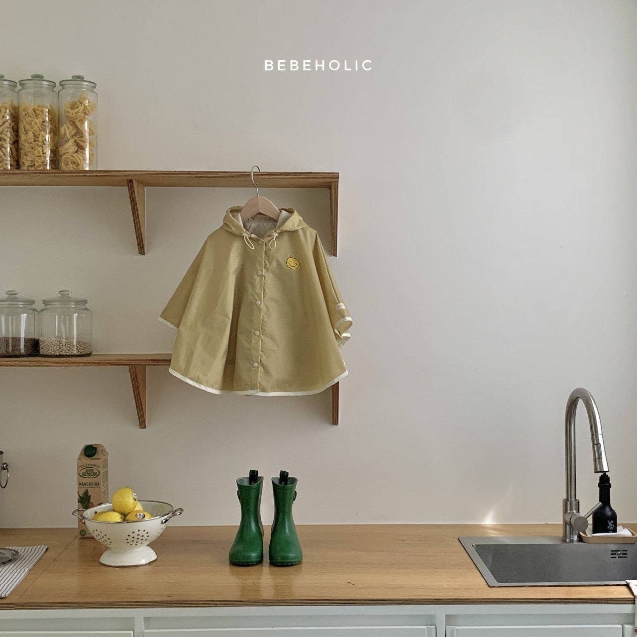 Cozy Kidz - Wholesale Raincoat - Kids - Smiley Raincoat 6m-24m - The cheerful rain poncho for little explorers3