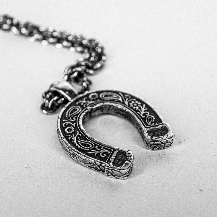 Lost Amigo - Wholesale Pendant/Charm Necklace - Horseshoe Down2