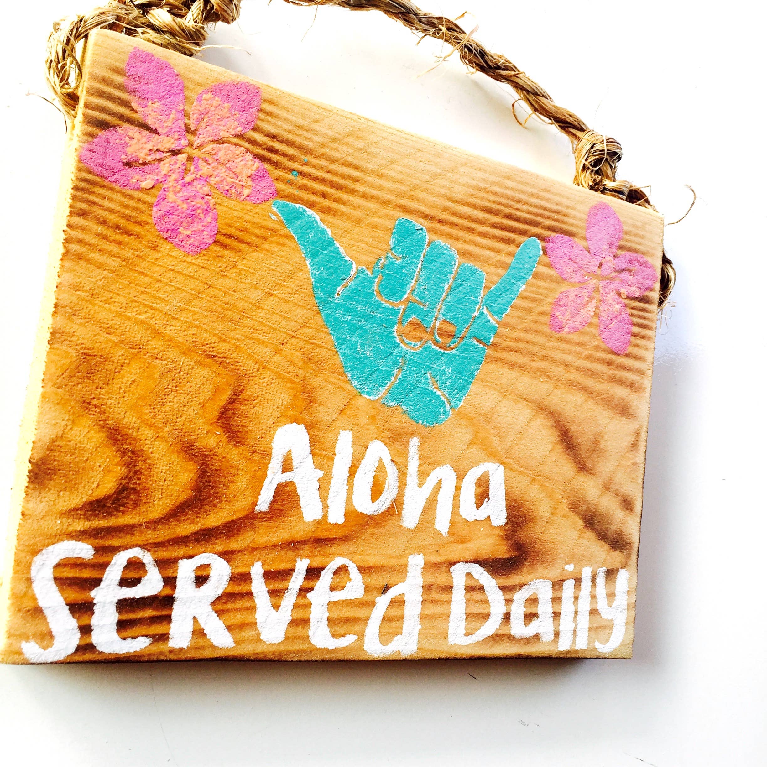 Mahalo Market - Vendita all'ingrosso Cartelli - Cartello in legno Aloha servito quotidiano1