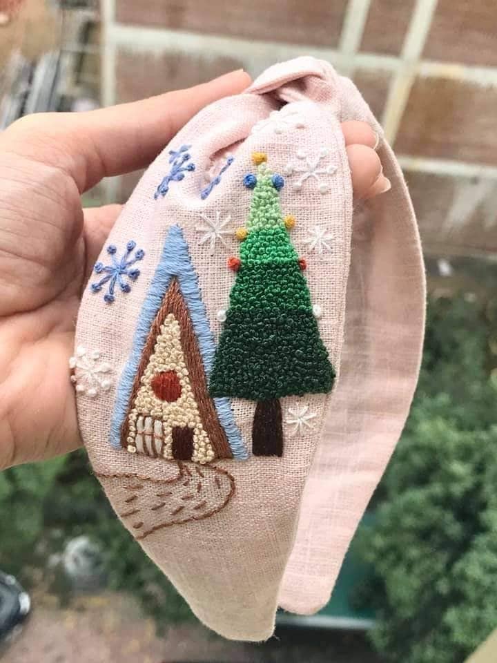 Quince Fables – Engroshandel Pandebånd - Dame – Julebroderet pandebånd & turban ✅4