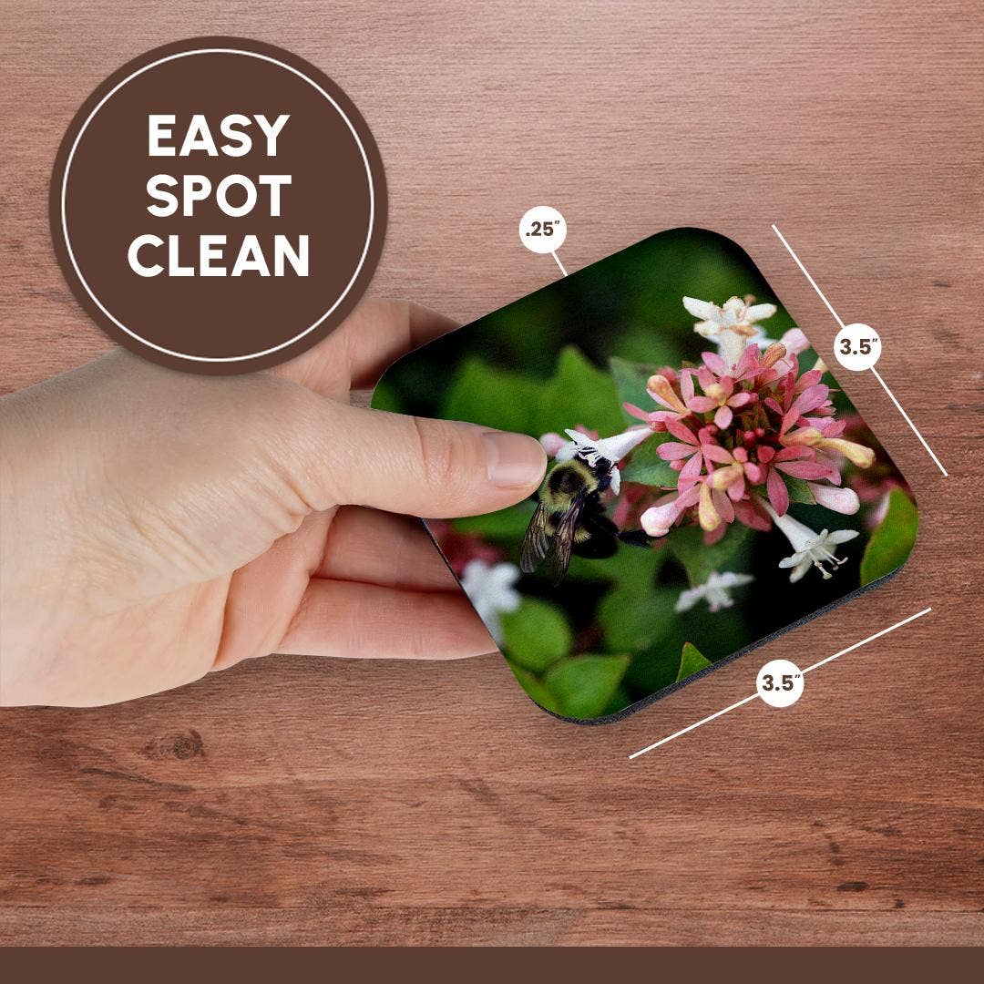 3dRose - Venta al por mayor Posavasos - 3dRose, Fotografía de una abeja con su cara metida en una flor de abelia., Posavasos13