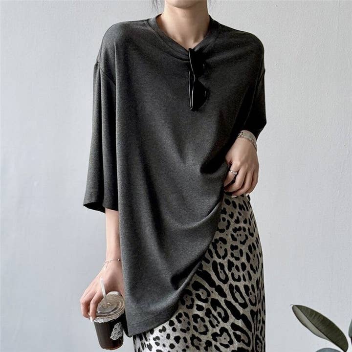 T-shirt a manica corta con vestibilità ampia e collo rotondo per la vendita all'ingrosso da parte di UZ Wholesale Store