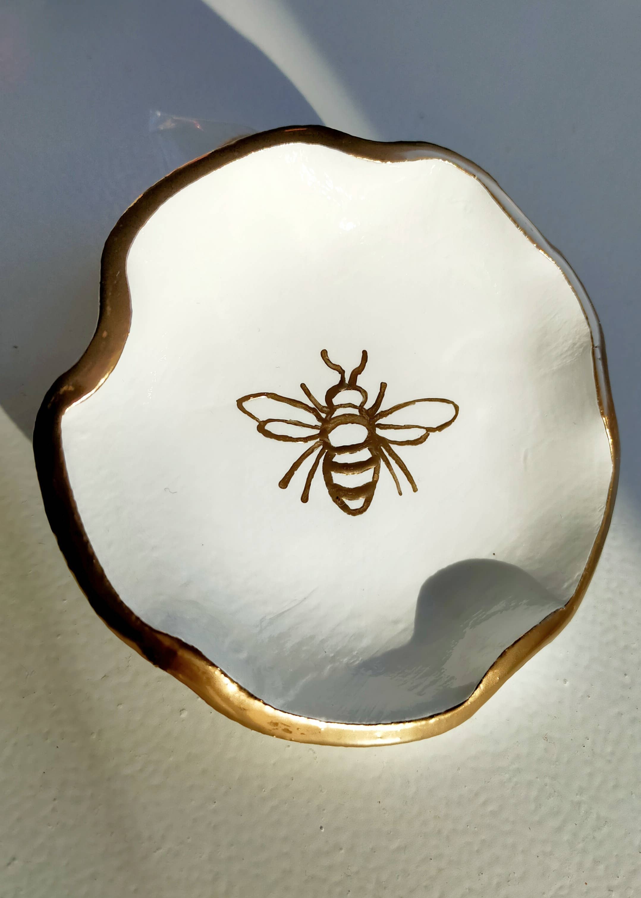 LUTUM Creations – wholesale Smyckesfat – Bee smycken maträtt bee smycken maträtt bee geting guld3