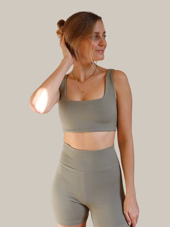 PANTALONCINI DA CICLISTA TENCEL OLIVA per la vendita all'ingrosso da parte di PURA Clothing