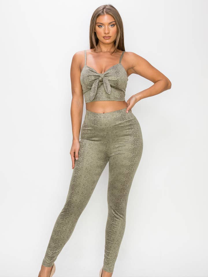 CC Wholesale Clothing – Conjunto de top e calça (roupa NÃO Casual) - Mulher por atacado – Conjunto de leggings e top estampado de cobra em relevo0