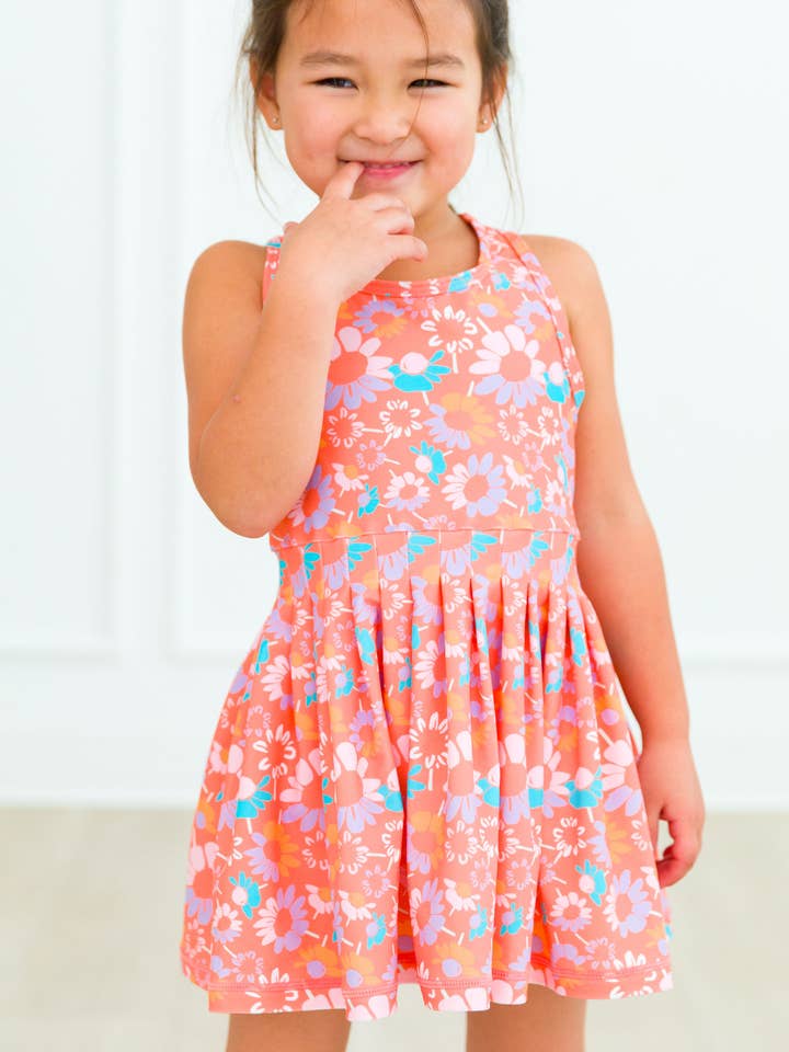 Conjunto de Vestido Ativo e Calções de Ciclismo com Saia Plissada Floral Coral para Meninas por atacado de RuffleButts + RuggedButts