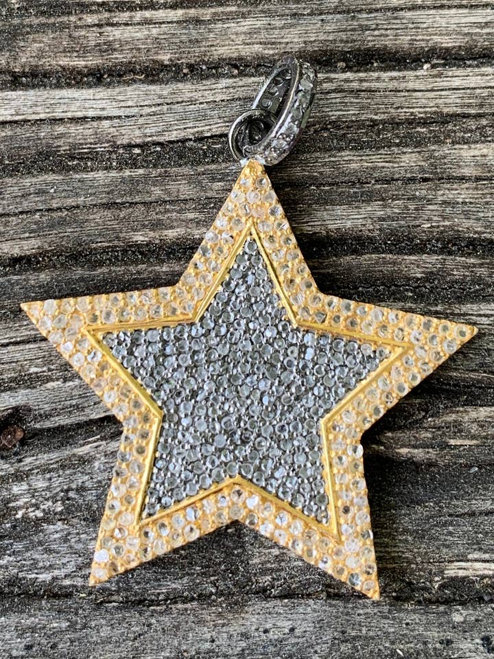 To-Tone Pave Diamond Star for engroshandel hos ILISSA MICHELE JEWELRY