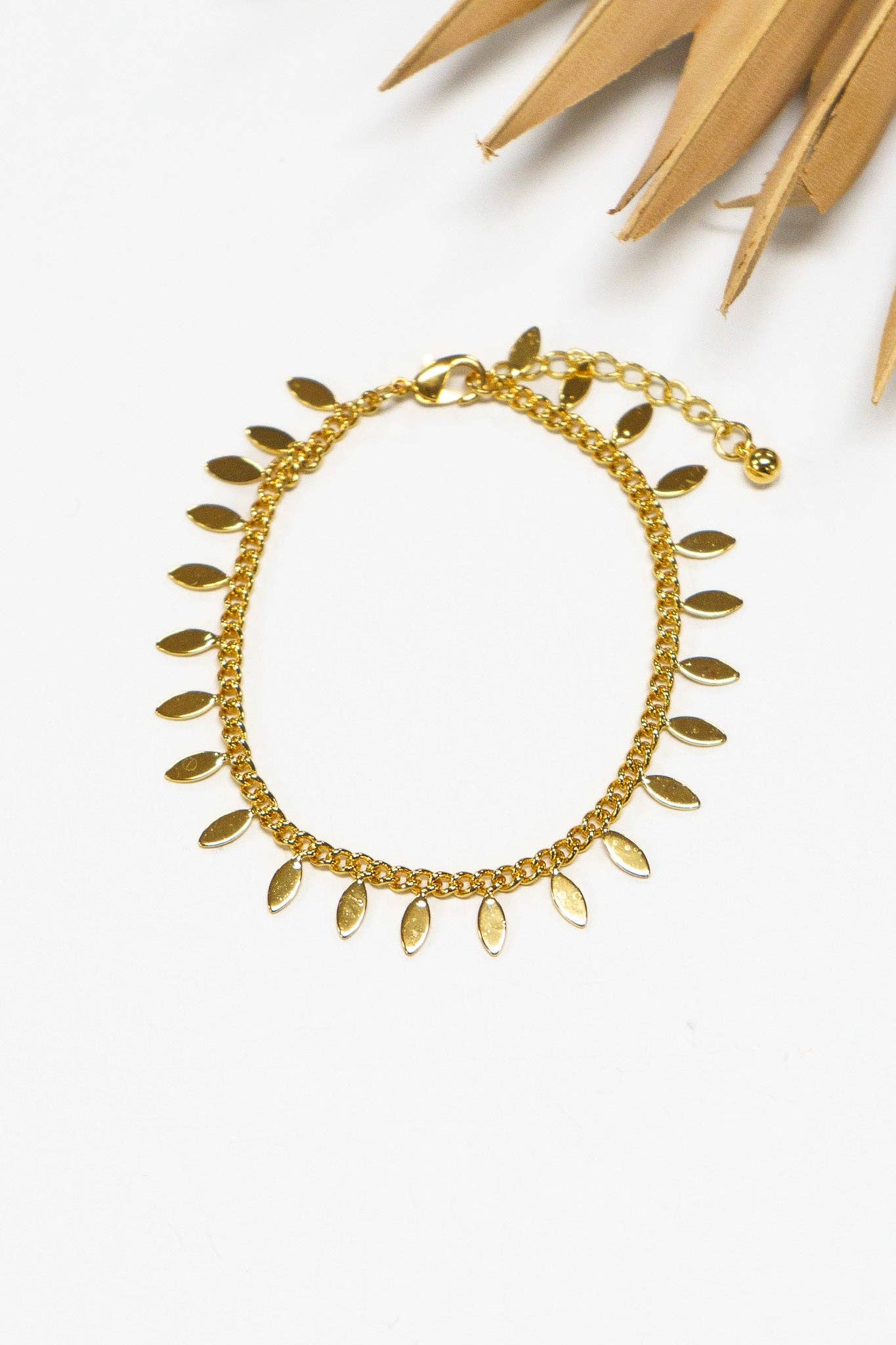 Bali Queen - Vente Bracelets maillon et chaîne - Bracelet en or Petite Feuille0