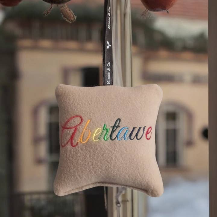 Moose & Co - Wholesale Ornament - Personalised Embroidered Town/ City place Memory hanger