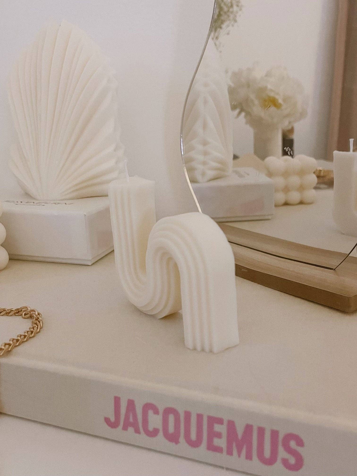 Hi Sunday Collective - Wholesale Novelty Candle - Chelsea S-Shaped Soy Wax Novelty Candle1