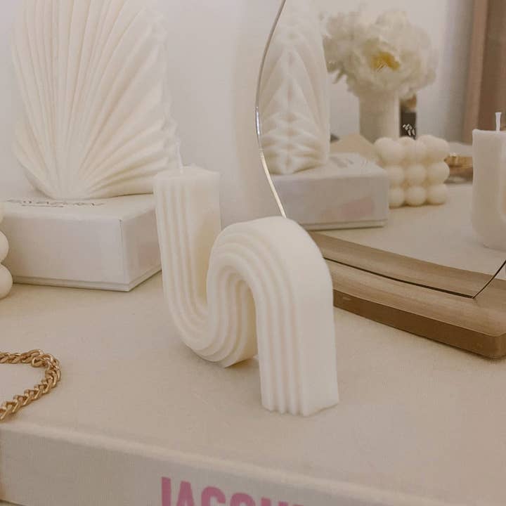 Hi Sunday Collective - Wholesale Novelty Candle - Chelsea S-Shaped Soy Wax Novelty Candle1