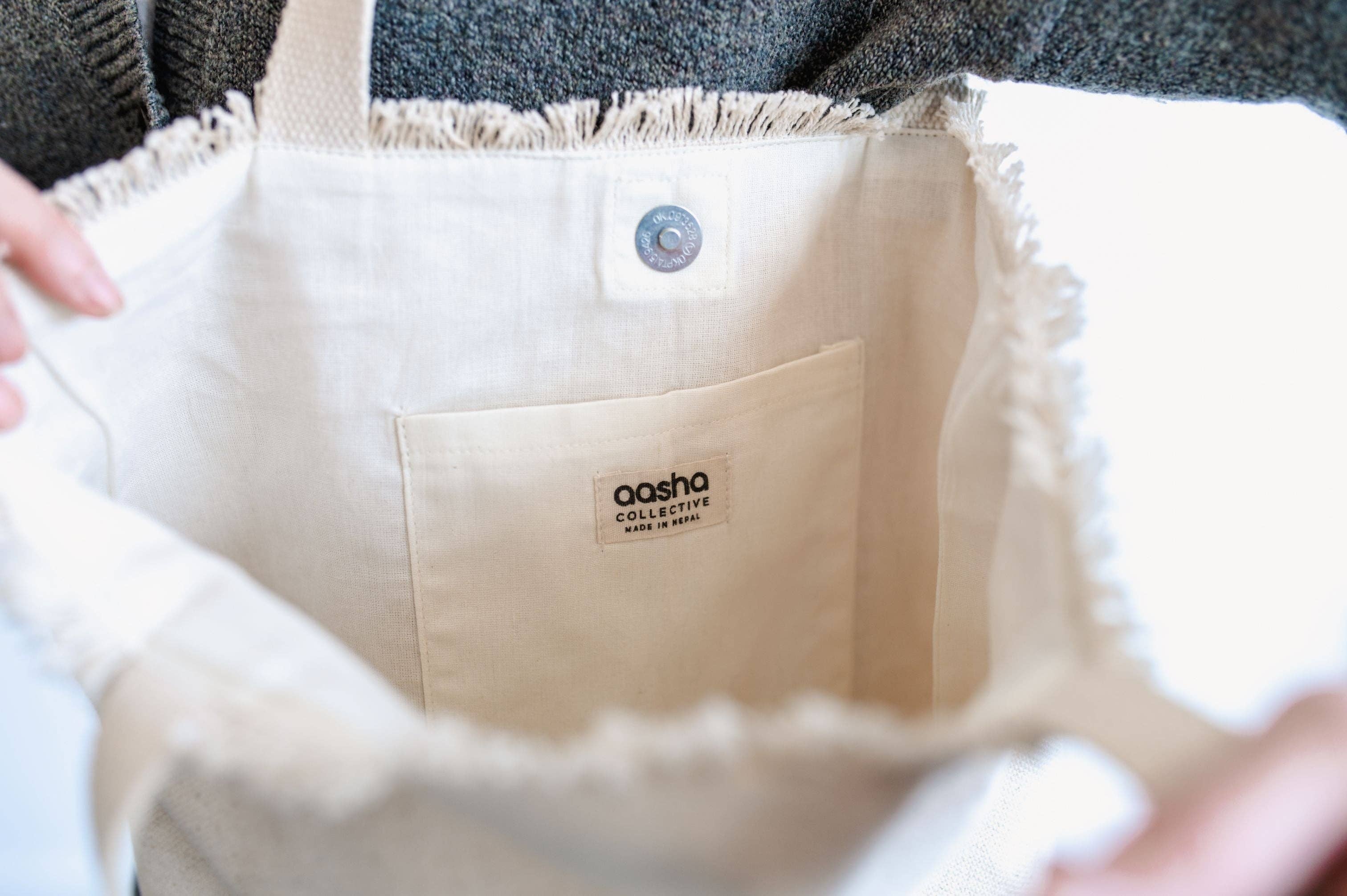 Aasha Collective - Wholesale Tote Bag - Women's - Wistful Wildflowers Everyday Tote in Natural3