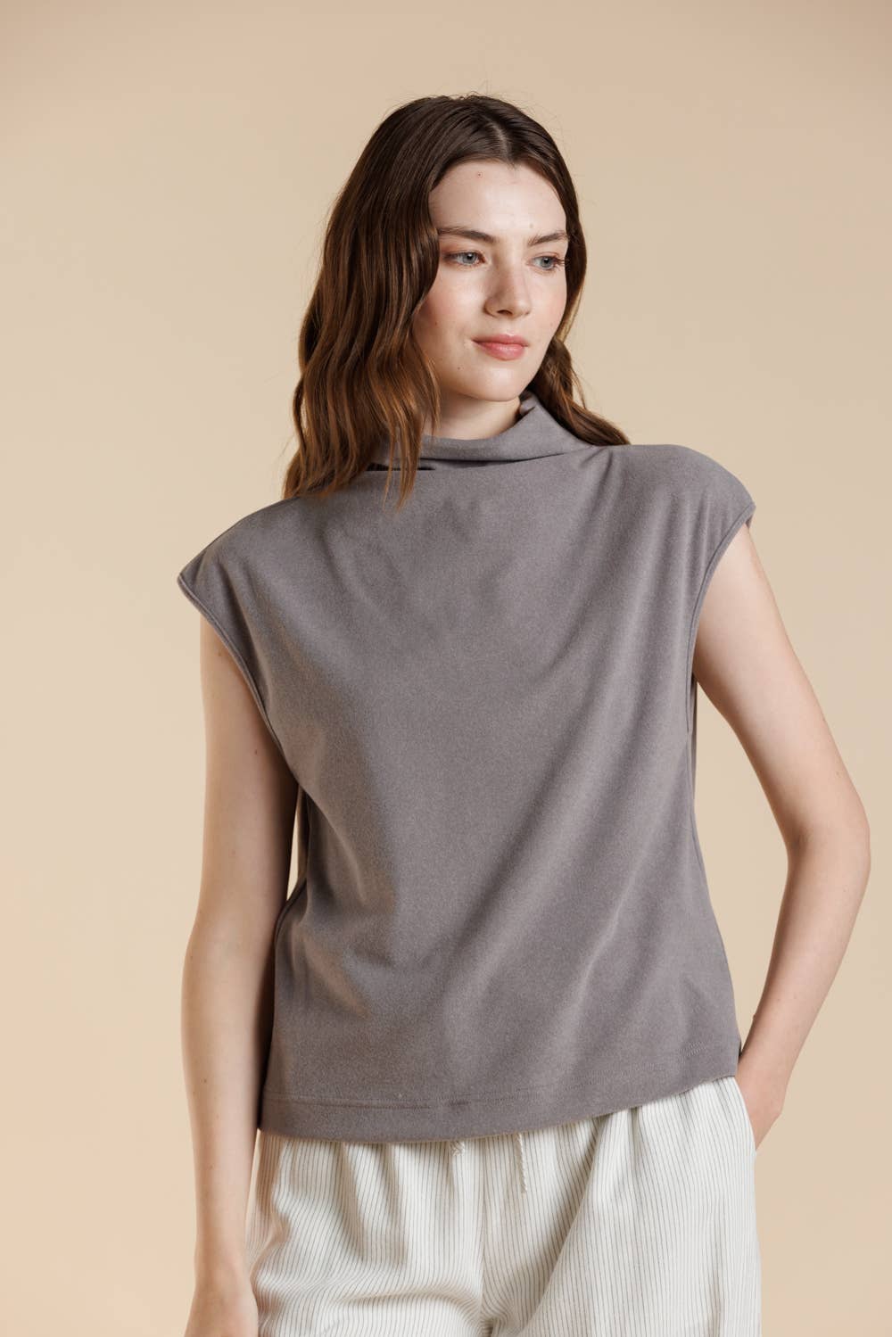 A & SHE – wholesale T-shirt – women's – Essential Soft Touch Brushed Knit Mock Neck Sleeveless Top5