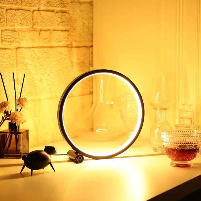 Lámpara Decorativa Esférica Táctil, 25cm con regulador táctil para venta al por mayor de Curiosity Distribution