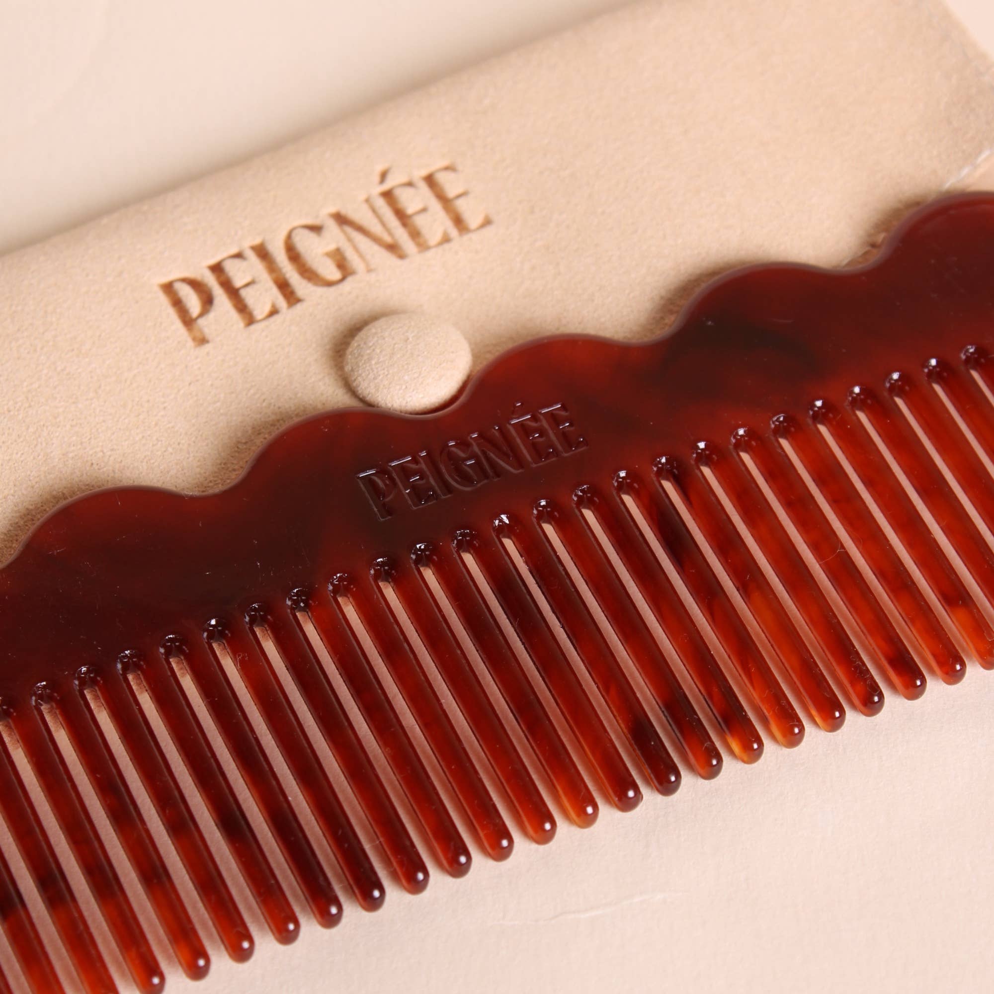 Peignee Paris - Wholesale Hair Brush/Comb - Signature comb - Moulin Rouge2
