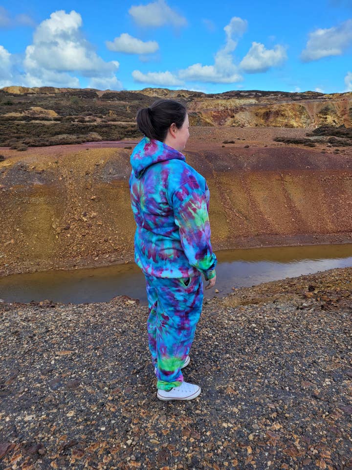 VeEco Gifts – wholesale Tracksuit – Men′s – Boho Tie Dye Tracksuit for Adults - Vibrant Multi-Coloured2