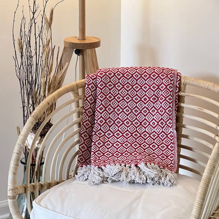 Global Crafts - Wholesale Throw Blanket - Recycled Cotton Decorative Throw with Tassels, Red & White1