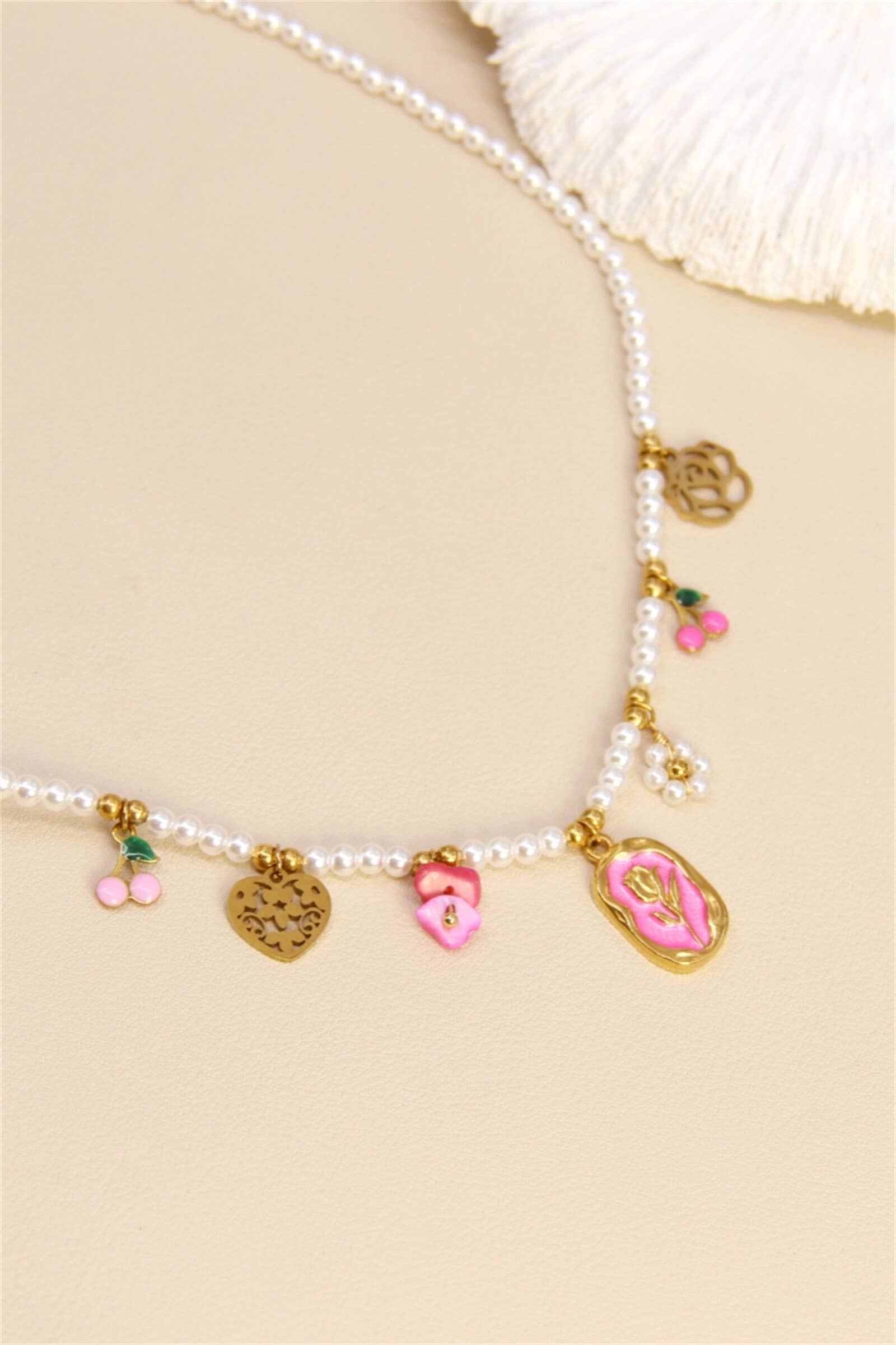 BELLISSIMA BIJOUX - Wholesale Pendant/Charm Necklace - Pearl Necklace Rose Charms – Sweetness And Poetry Around The Neck1