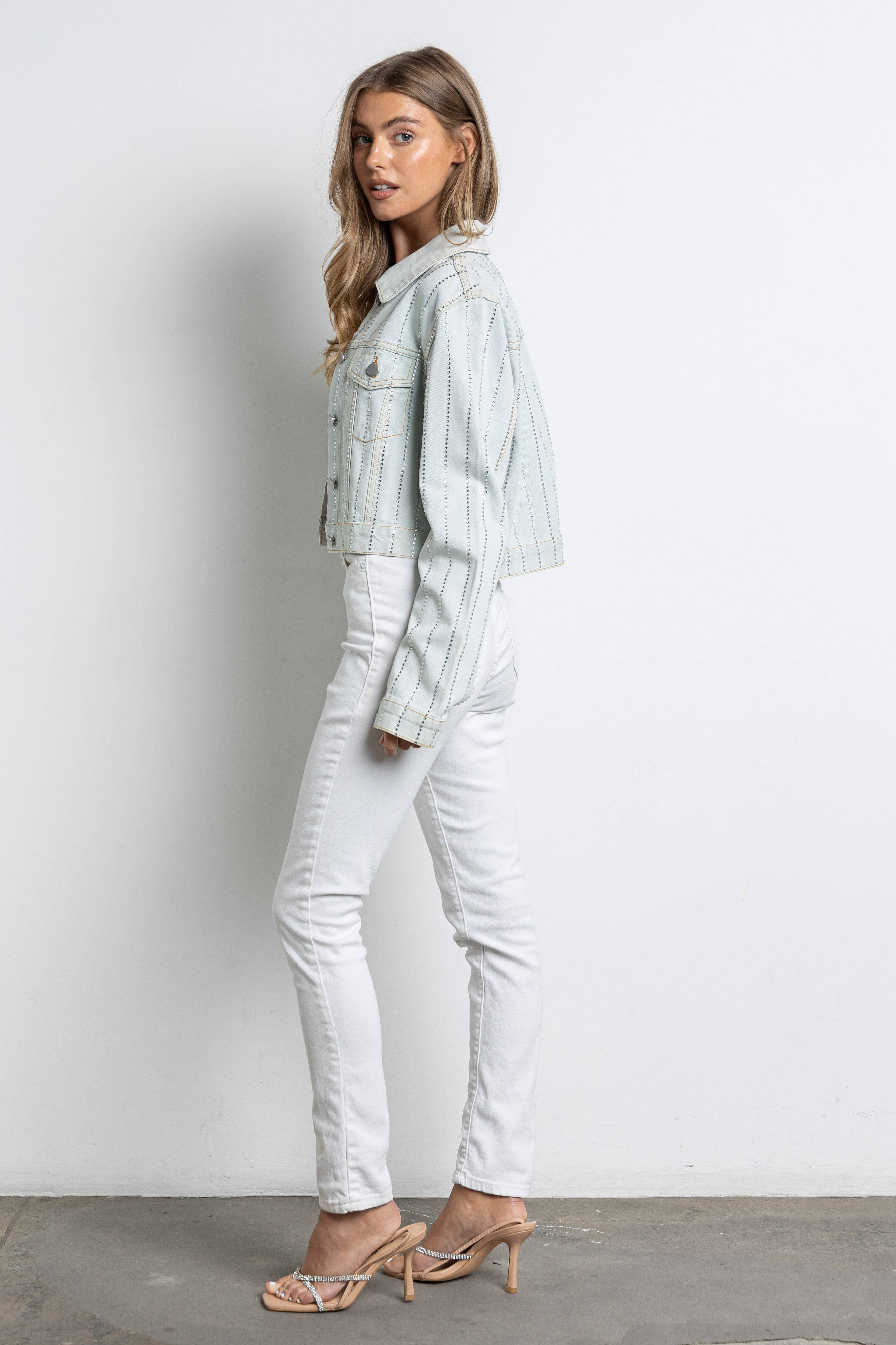 Denim chiaro/trasparente Giacca di jeans corta con bottoni di strass IJ1709 in vendita all'ingrosso su Faire1