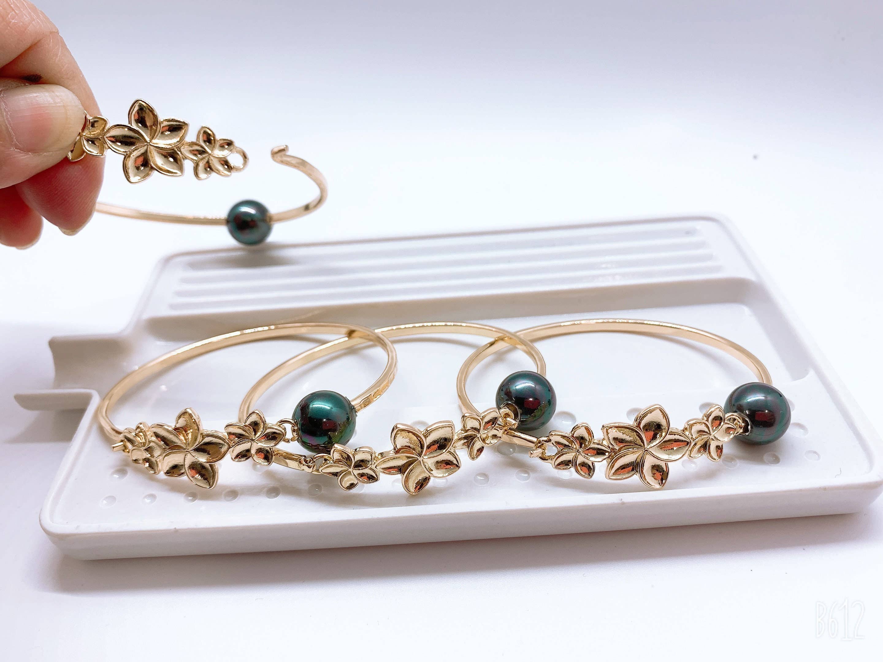 Anela's Jewelry - Wholesale Beaded Bracelet - Hawaiian Plumeria Flower open bracelets in Hamilton gold wit1