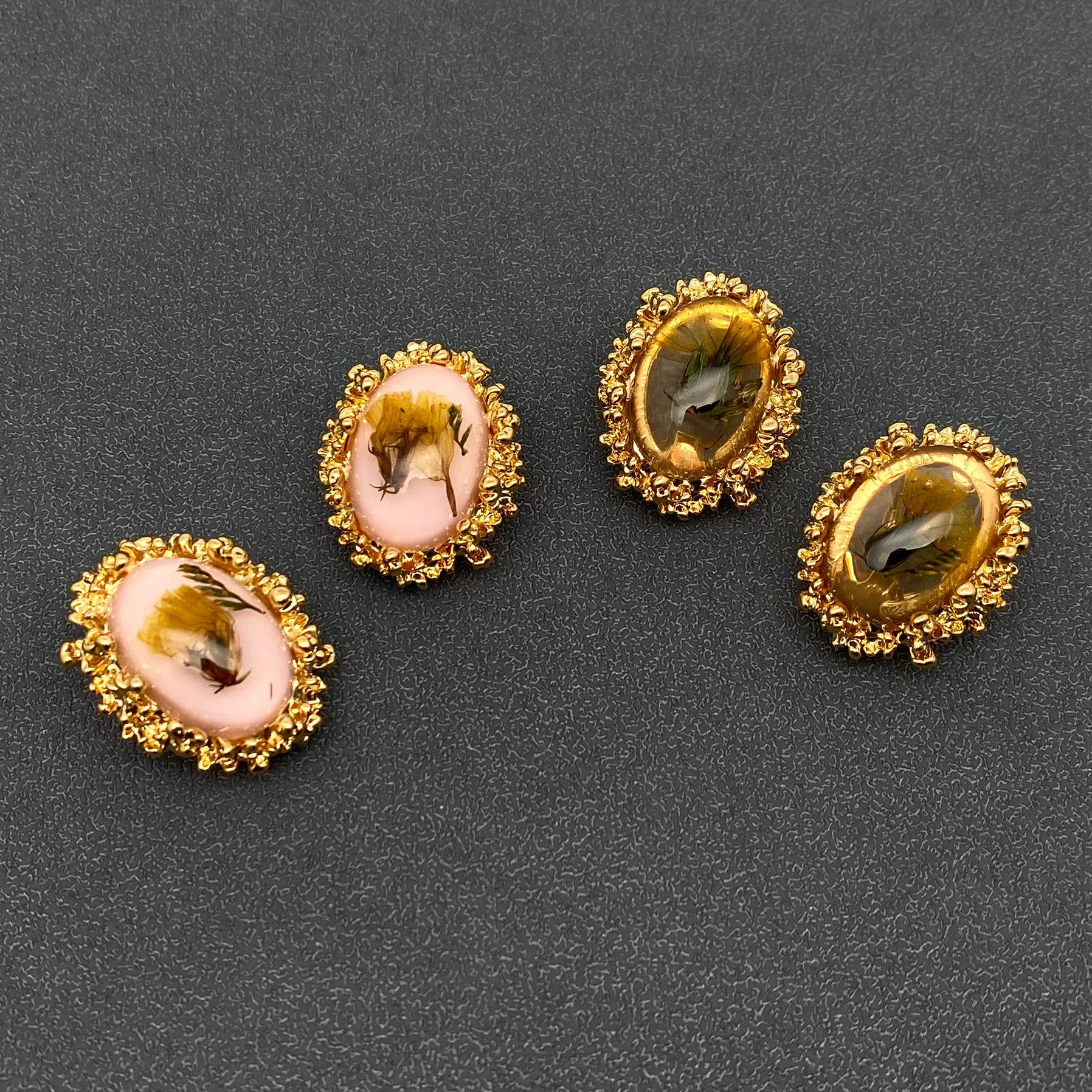 Mio Queena – wholesale Solitärörhängen – Ovala pressade torkade blommor 18K guldpläterade postörhängen-PDF2