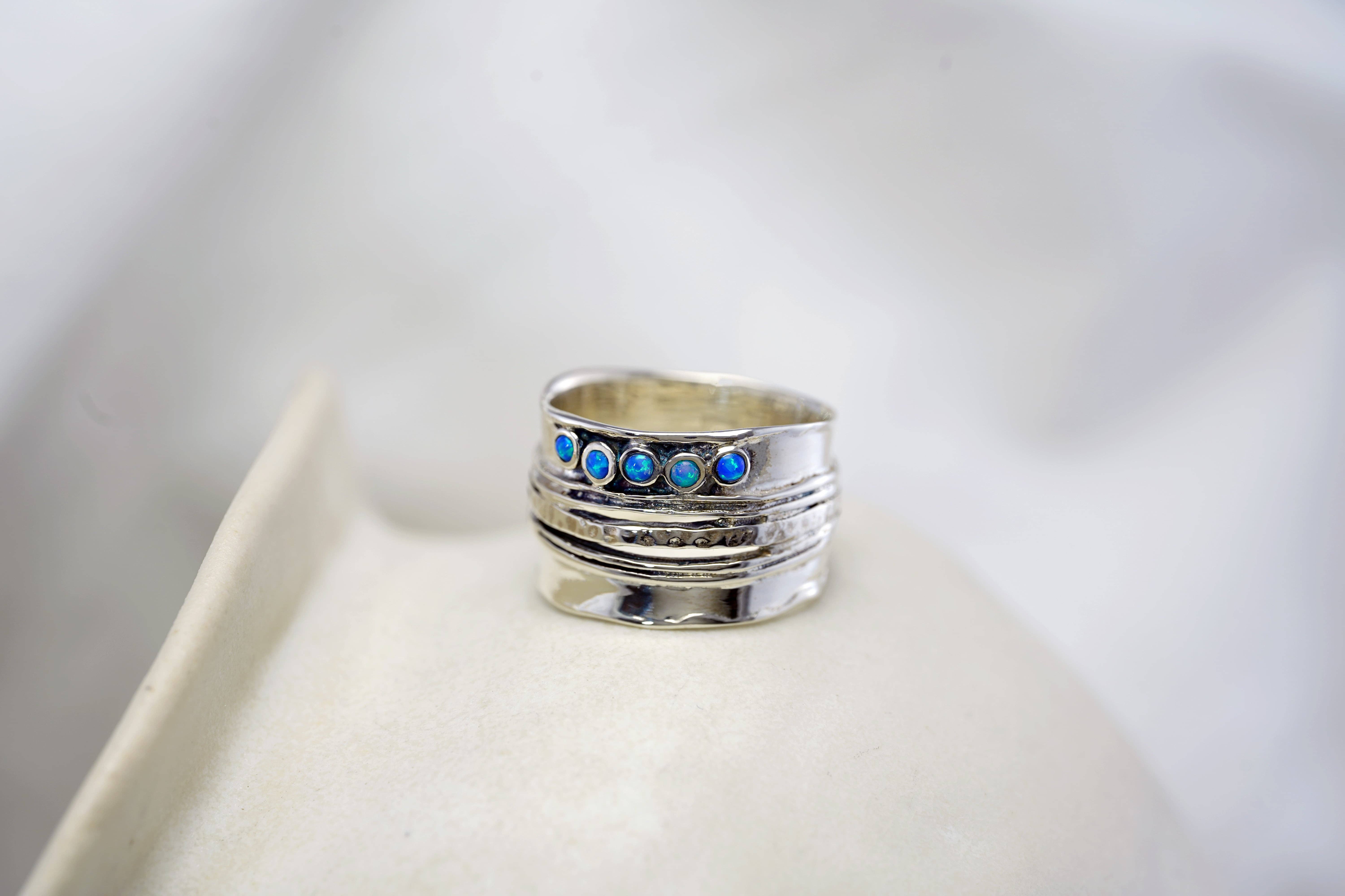 Banyan Jewellery - Wholesale Ring met meerdere stenen - Handgemaakte opvallende sterling zilveren ring met levendige blauwe opalen7