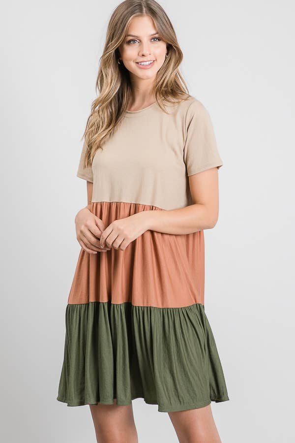OLIV S/S NIVÅERAD GABI COLORBLOCK KLÄNNING för wholesale på Faire5
