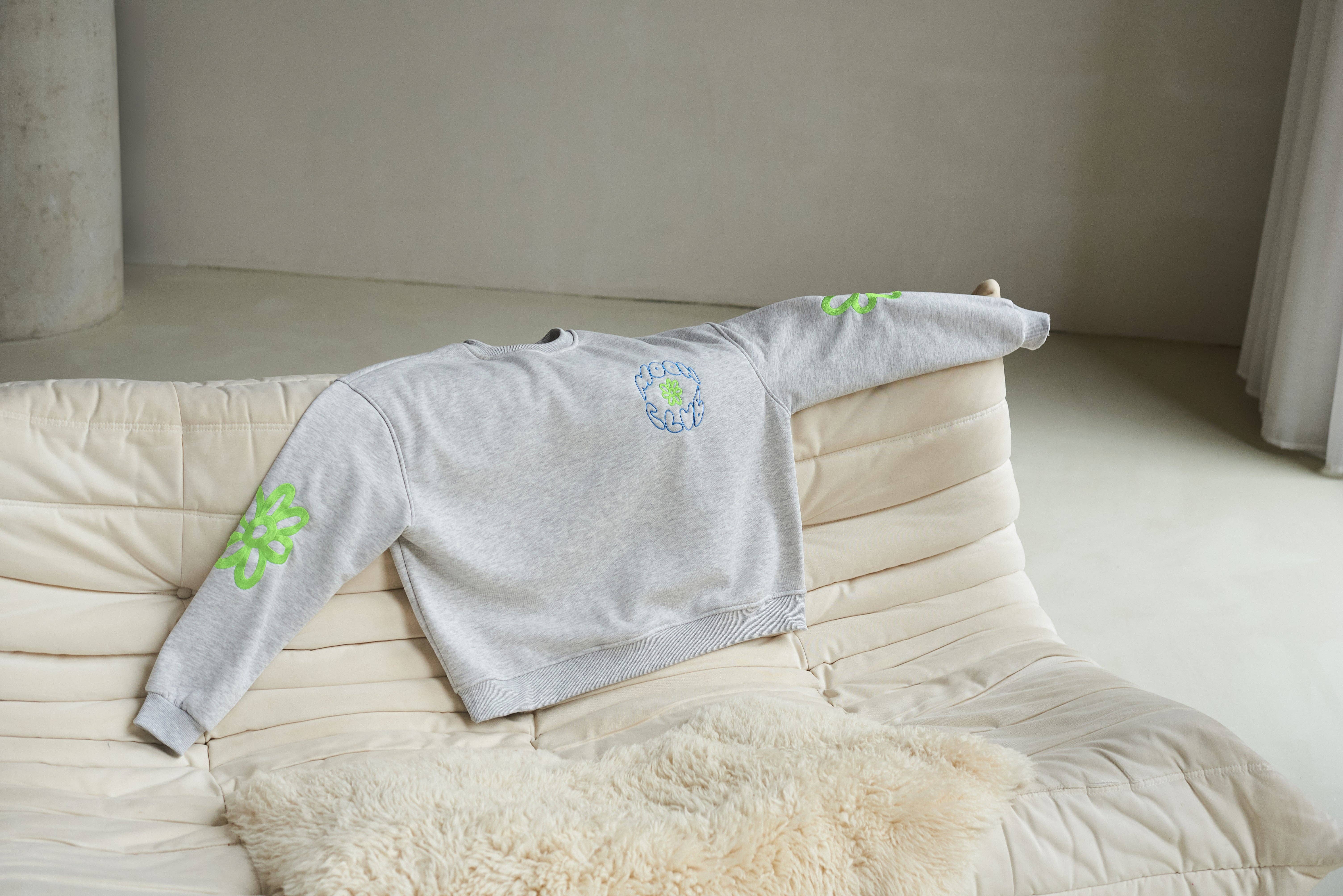 Studio Over The Moon - Wholesale Sweatshirt - Women's - The Moon Club sweater3