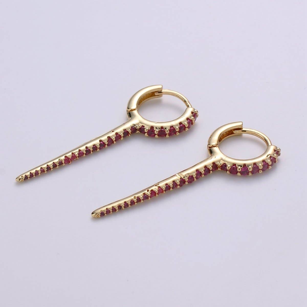 Aim Eternal – Engroshandel Huggie-øreringe – Delikate Huggie øreringe, pig øreringe, flerfarvede hoop øreringe, lange guld mikro pavé pig øreringe minimal smykke Q-165 - Q-1714