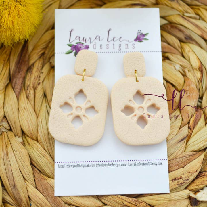 Orecchini Lily Clay per la vendita all'ingrosso da parte di Laura Lee Designs