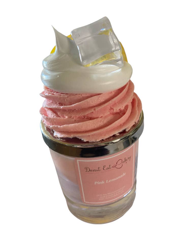 Rosa Lemonade Cupcake Candle för wholesale av Donut Eat Bakery