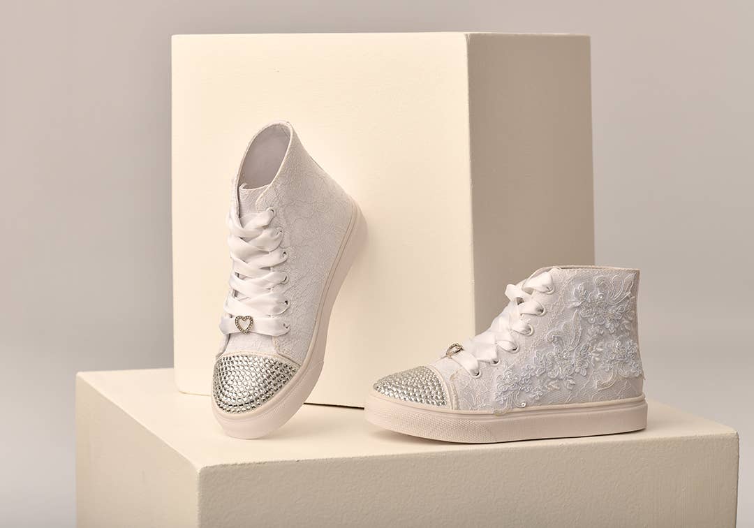 White Vicky for wholesale on Faire1