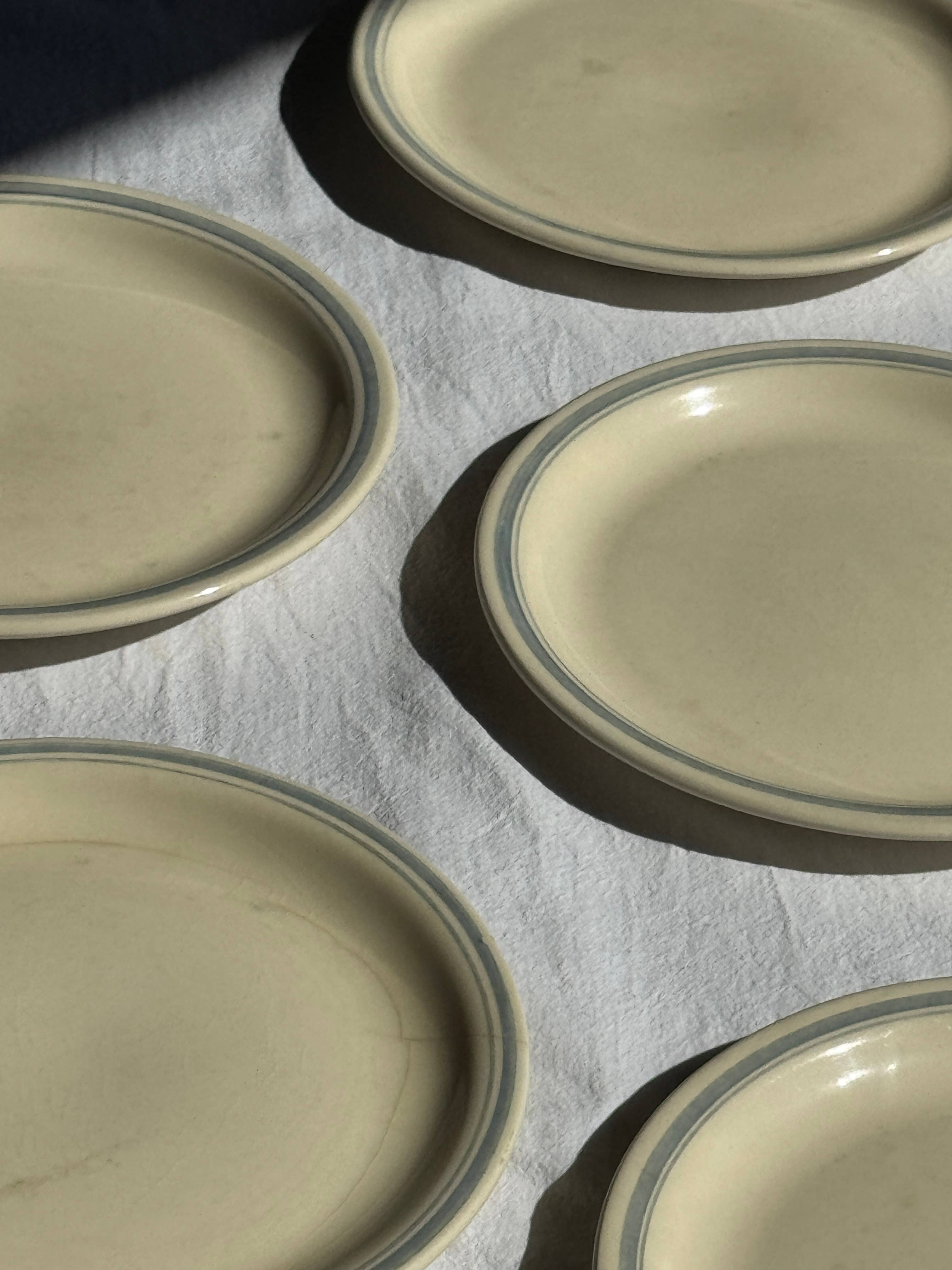 Office Objets - Wholesale Dinner Plate - Set of 8 vintage white dinner plates with blue trim D23.59