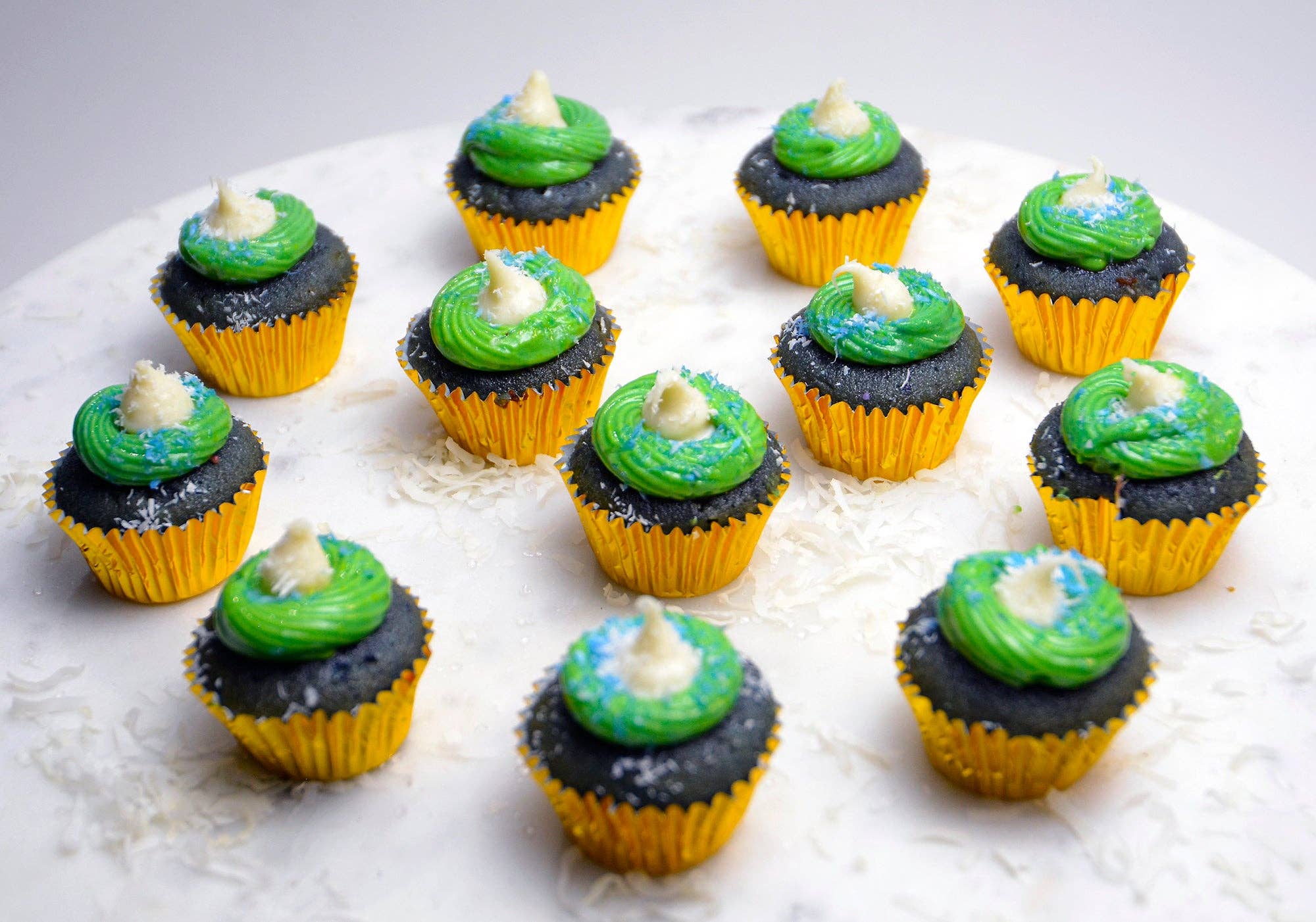 Aloha Bites - Wholesale Cupcake - Cupcakes - Signature Hawaiian Mini 6