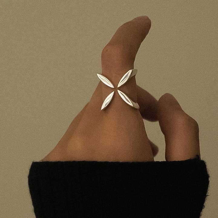 Flânerie by MAIQ - Wholesale Cocktail/Statement Ring - Peliah 18K Gold Non-Tarnish x Cross Ring