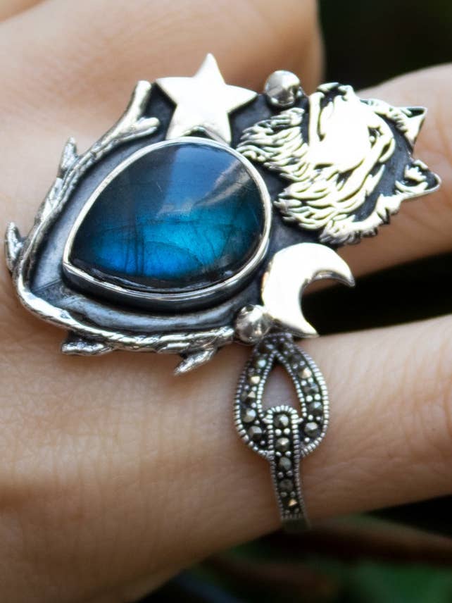 Lunar Guardian – Labradorite Wolf Ring, AR- 7404 for wholesale by Ambra Jewels