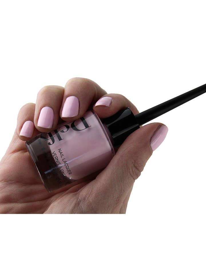 Smalto per unghie Bloom per la vendita all'ingrosso da parte di DELFY FDR GROUP SOCIEDAD LIMITADA. (Delfy fdr group sl)