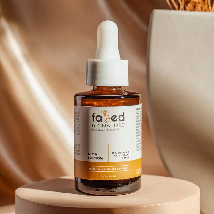 Sérum quotidien pour le visage Glow Blossom 10 % vitamine C pour la vente par Fazed by Nature