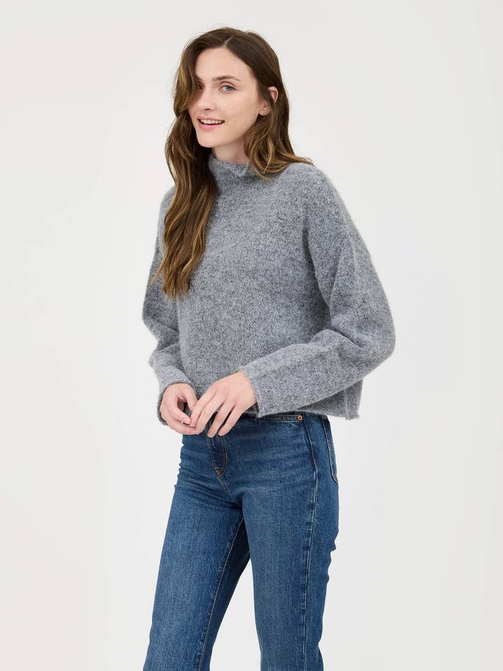 Blu Pepper - Wholesale Knit Sweater - Women's - TURTLENECK LONG SLEEVE KNIT SWEATER