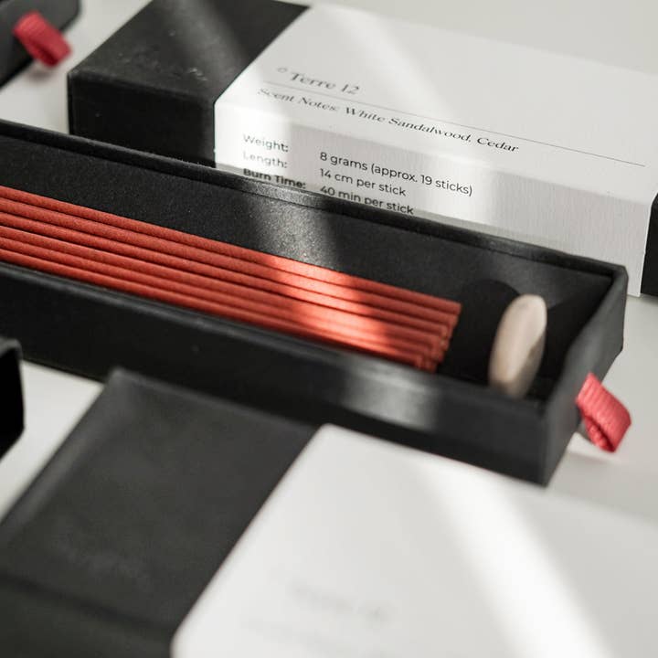 Le Rouge Life Inc. – wholesale Rökelse – Terre 12 - Sandelträ & Ceder - Premium Rökelse- 19 pinnar2
