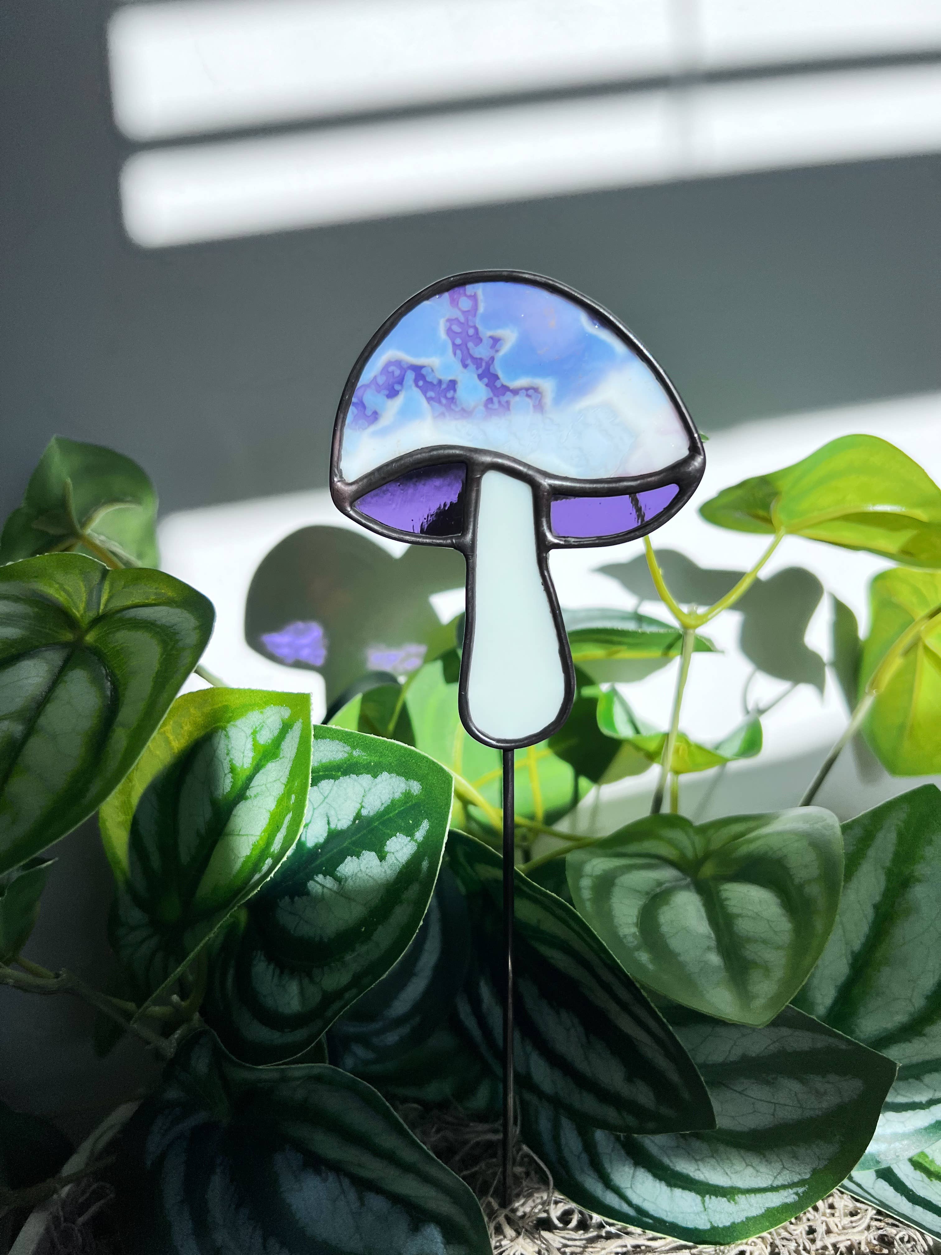 Wild Bloom Glass - Wholesale Garden/Lawn Stake - Mushroom Plant Stake Stained Glass | Plant Accessories2
