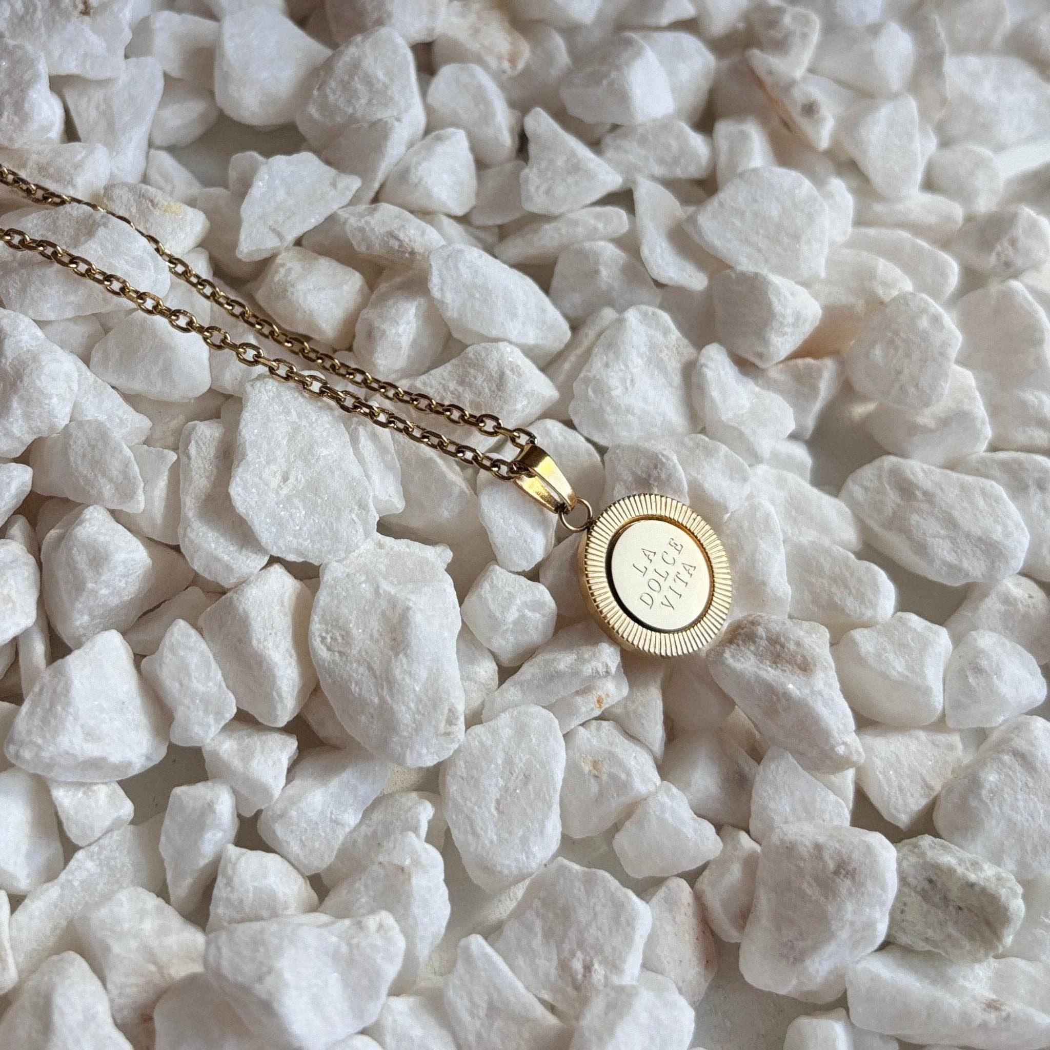 DUESTELLE ITALIA - Wholesale Pendant/Charm Necklace - La Dolce Vita - Limited edition - Necklace with gold pendant3