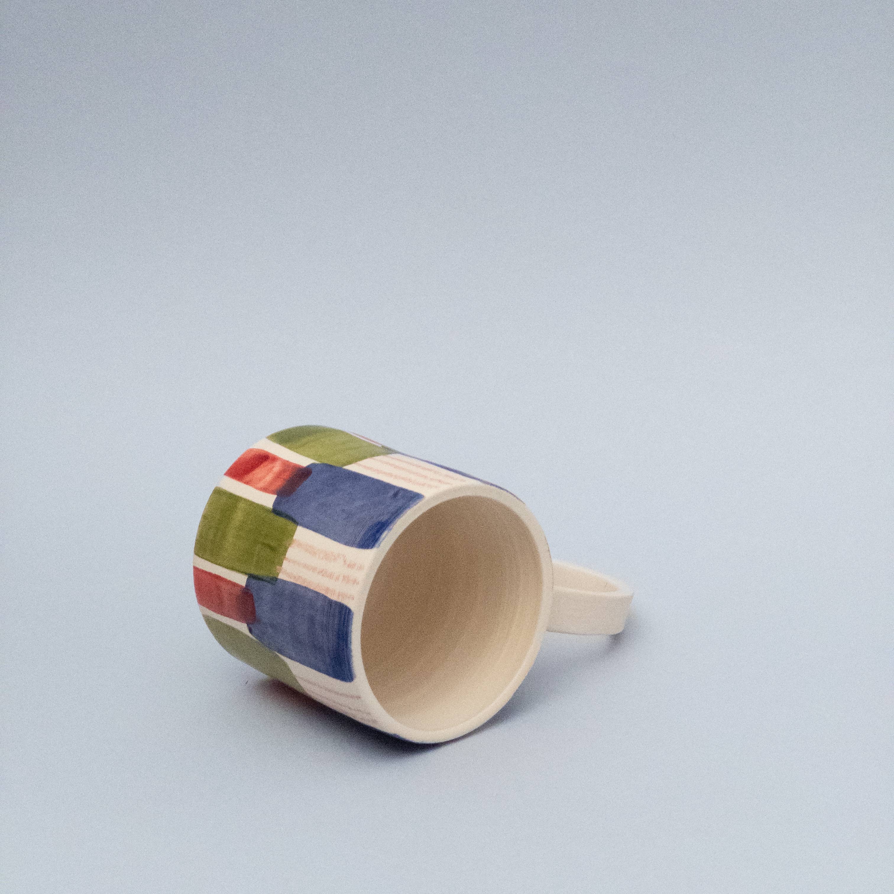 Odeon Studio - Wholesale Koffiemok - Opaalglazen mok in groen, blauw en rood fluweel1