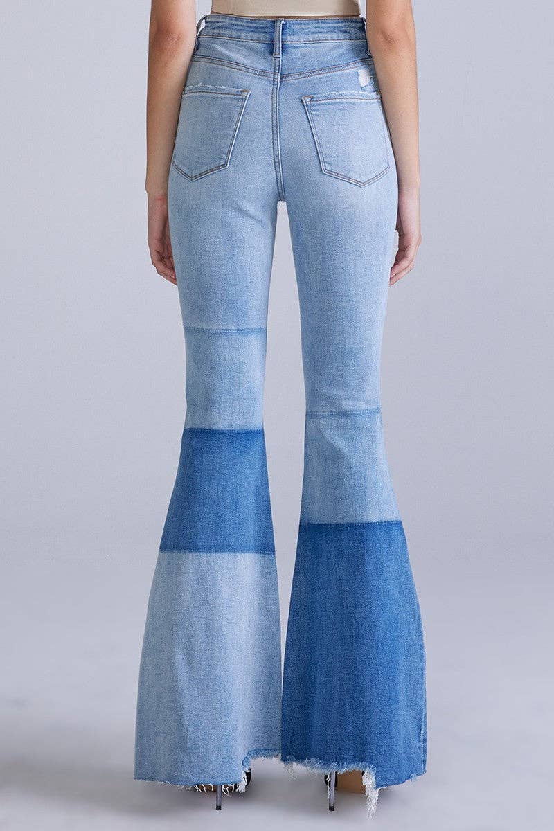 Azul Jeans de mezclilla acampanados con paneles en bloque de color claro de venta al por mayor en Faire1