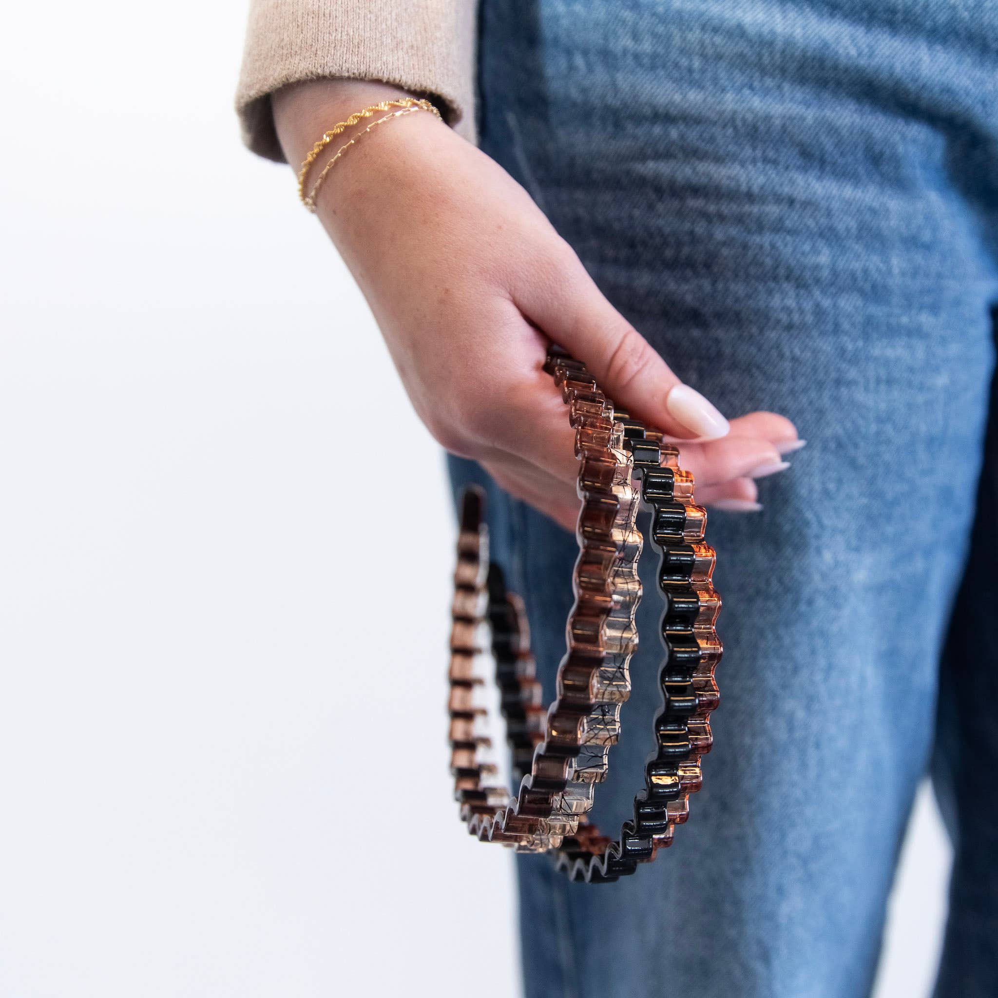 Headbands of Hope | One Purchased One Donated – Engroshandel Pandebånd - Dame – Tyndt bølget pandebånd sæt - sort + klar5